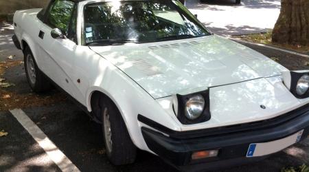 Voiture de collection « Triumph TR8 blanche »