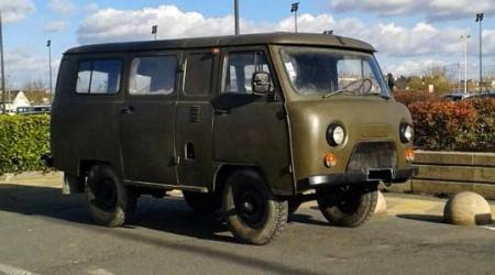 Voiture de collection « UAZ-452 »