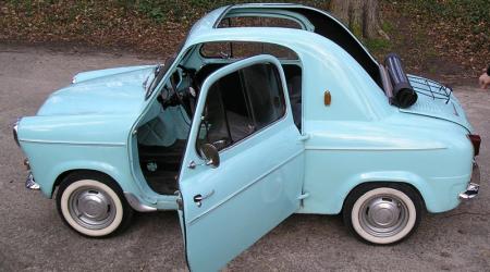 Voiture de collection « Vespa 400 »