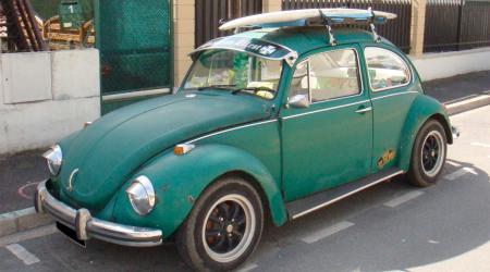 Voiture de collection « Volkswagen Coccinelle verte Cal Look »