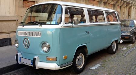 Voiture de collection « Combi Volkswagen bleu & blanc »