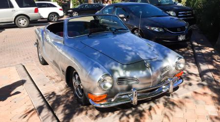 Voiture de collection « Volkswagen Karmann Ghia »