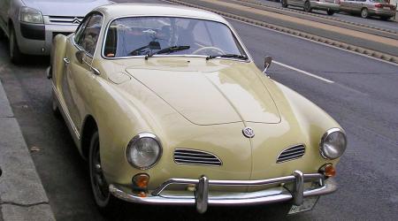 Voiture de collection « Volkswagen Karmann Ghia »