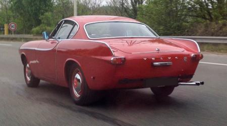 Voiture de collection « Volvo P1800 »