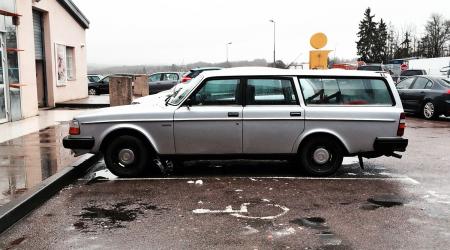 Voiture de collection « Volvo 245 GL »