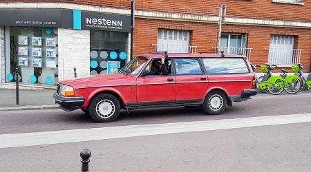 Voiture de collection « Volvo 244 Break »