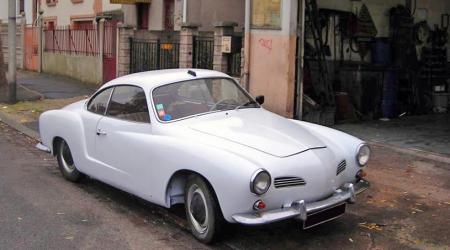 Voiture de collection « Volkswagen Karmann Ghia »