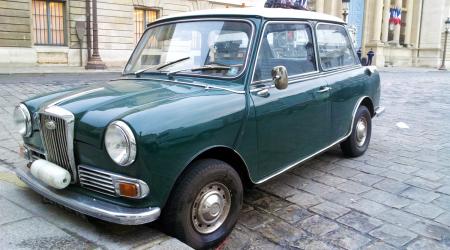 Voiture de collection « Wolseley Hornet verte »