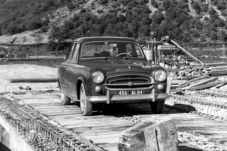 Voiture de collection « Peugeot 403 »