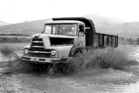 Voiture de collection « Camion Unic 1950 »