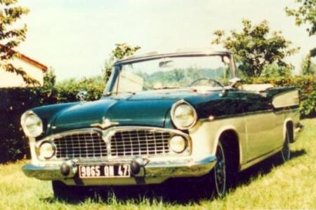 Voiture de collection « Simca Chambord cabriolet »