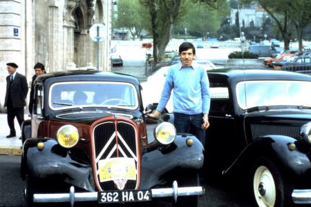 Voiture de collection « Avec ma traction devant la mairie de Marseille »