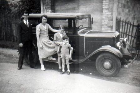 Voiture de collection « L'inconnue du jour... »