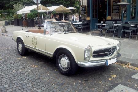 Voiture de collection « Mercedes 280 SL Chez Julien »
