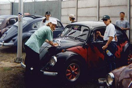 Voiture de collection « Coccinelle Cal look noire et rose »