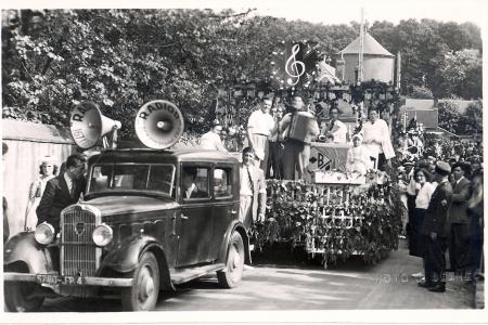 Voiture de collection « Peugeot 301 »