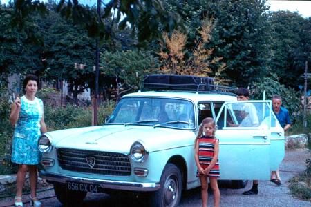 Voiture de collection « Peugeot 404 break familiale »