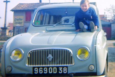 Voiture de collection « Renault 4 bleue ciel »