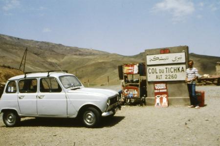 Voiture de collection « Renault 4L au col du Tichka »