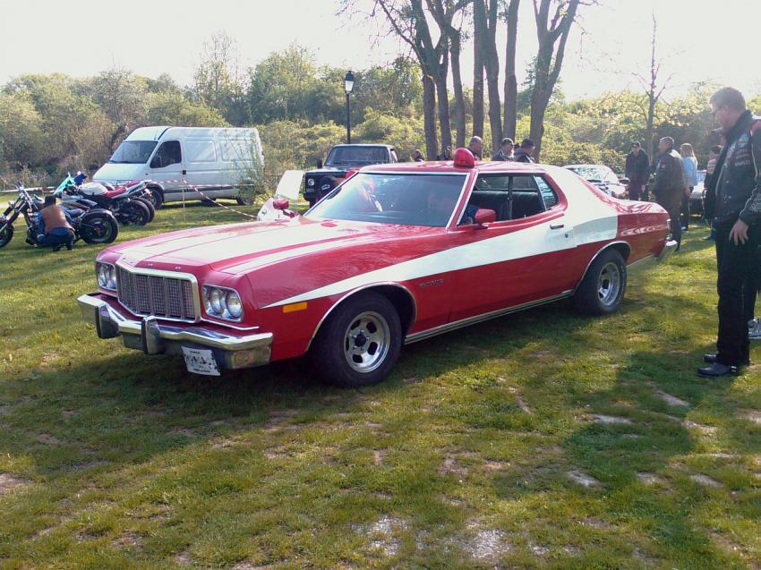 Ford gran torino de starsky et hutch #9