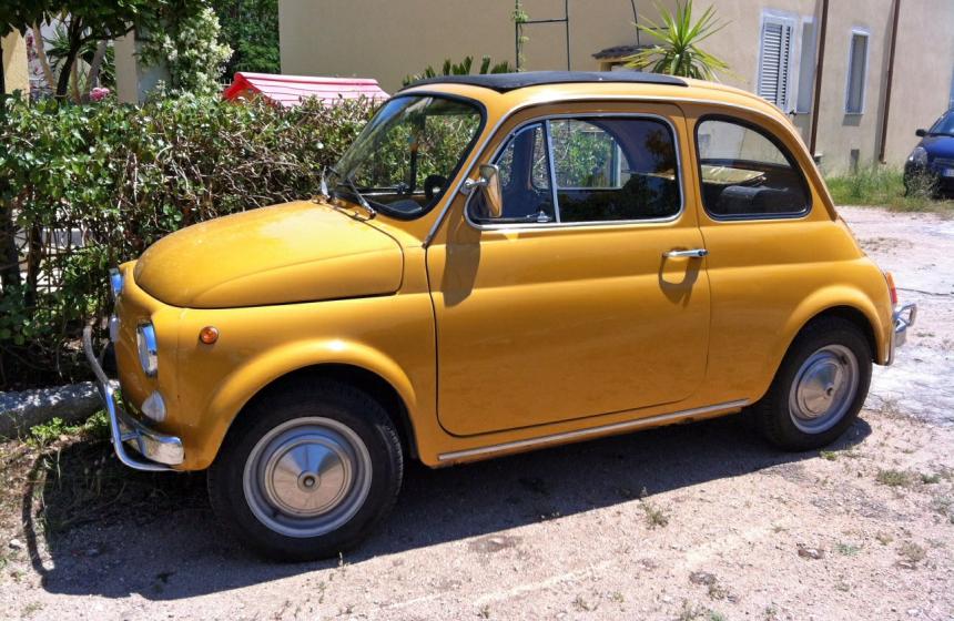 Fiat 500 jaune, une voiture de collection proposée par Kristelle P.